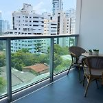 Chic Apartment Near It All