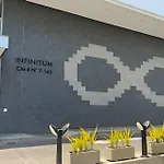 Chic Apartment Near It All